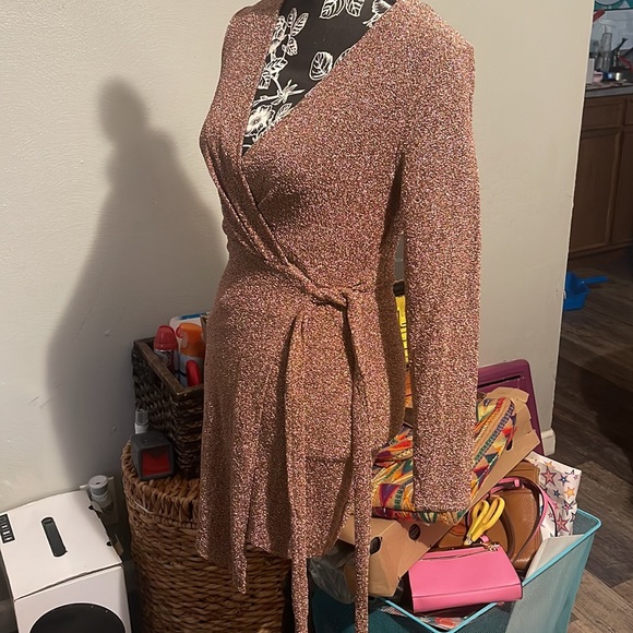 Gold - Picture 3 of 5